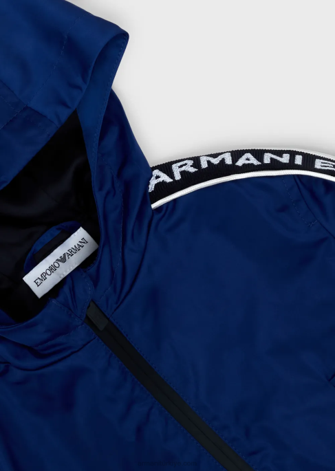 erkek çocuk Armani kapüşonlu, su tutmaz, logo bantlı, geri dönüştürülmüş naylon montT8HD2728