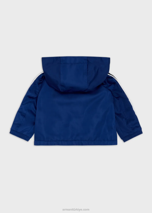 erkek çocuk Armani kapüşonlu, su tutmaz, logo bantlı, geri dönüştürülmüş naylon montT8HD2728