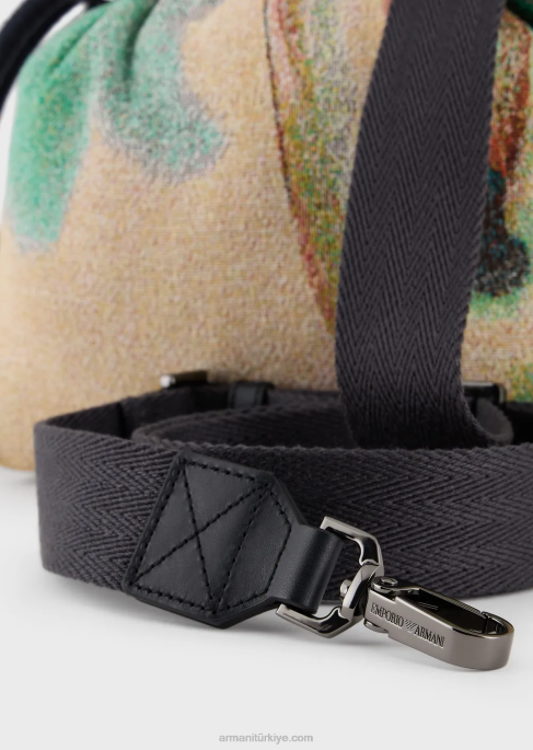 erkekler Armani avuç içi desenli ters çevrilebilir naylon mini çapraz askılı çantaT8HD1987