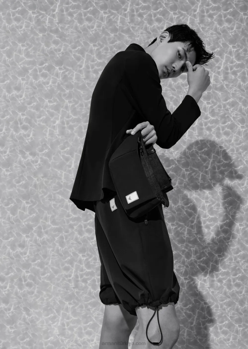 erkekler Armani travel essentials su tutmaz, iki yönlü streç teknik naylon blazer, çıkarılabilir iç panelli siyah T8HD1015