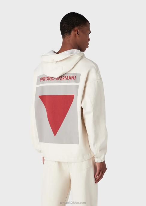 erkekler Armani logolu büyük boy grafik baskılı pamuklu boğa kapşonlu anorak süt beyazı T8HD1326