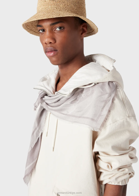 erkekler Armani logolu büyük boy grafik baskılı pamuklu boğa kapşonlu anorak süt beyazı T8HD1326