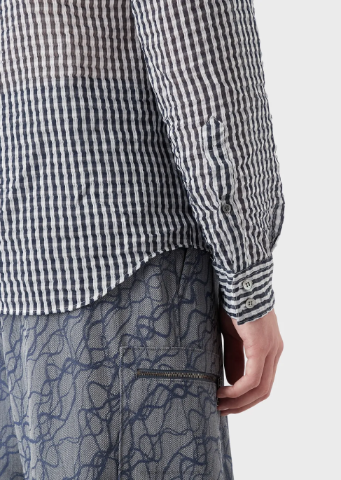 erkekler Armani iki tonlu ipek karışımlı gofre kumaşlı v yaka gömlek model T8HD1113