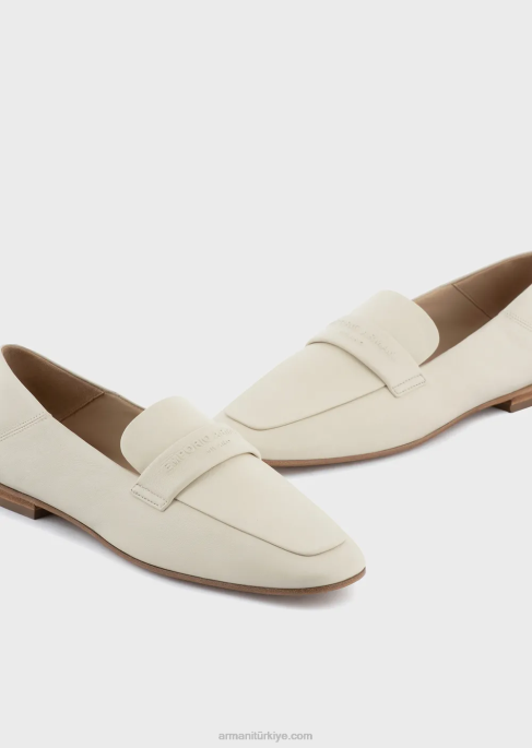 kadınlar Armani kabartmalı logolu Nappa deri makosen ayakkabılar beyaz T8HD501