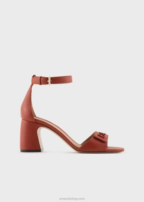 kadınlar Armani ea logolu napa deri topuklu sandalet kahverengi T8HD514