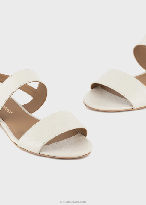 kadınlar Armani logo madalyonlu deri sandaletler beyaz T8HD535