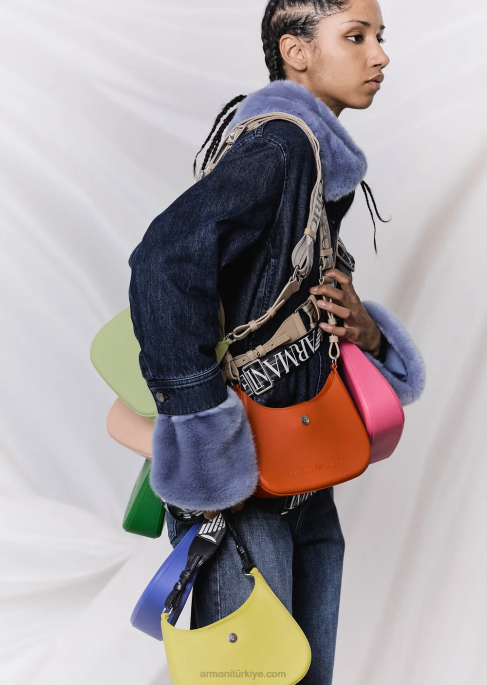 kadınlar Armani geri dönüştürülmüş pvc sakızlı çanta omuzdan askili çanta siyah T8HD650