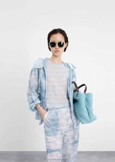 kadınlar Armani gökyüzü efektli degrade baskılı naylon kargo pantolon model T8HD268