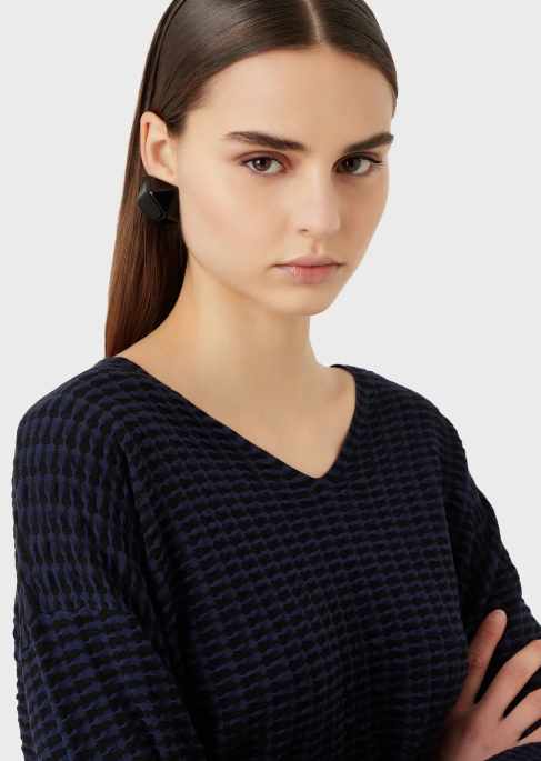 kadınlar Armani 3 boyutlu efektli iki renkli kumaştan v yakalı kazakT8HD193